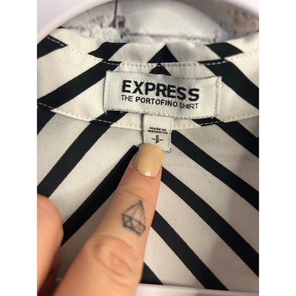 Women's Express Chevron Button Down 3/4 Sleeve Blouse. SZ S/P. - Picture 3 of 3